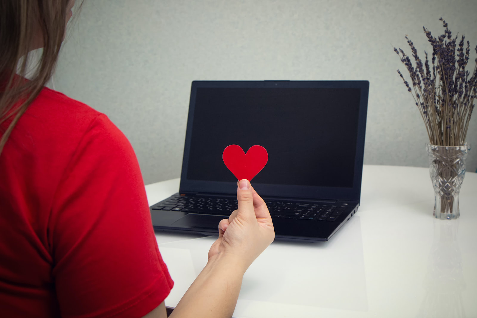 33 Virtual Date Ideas for Long-Distance Couples That Will Keep the Fire Burning Until You’re Reunited